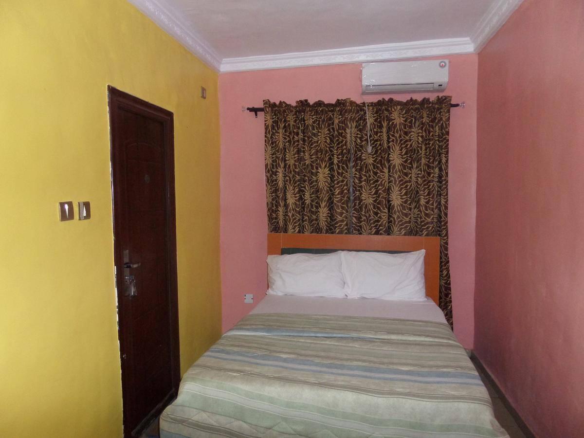 De-Zone Hotel Ikotun Exterior foto
