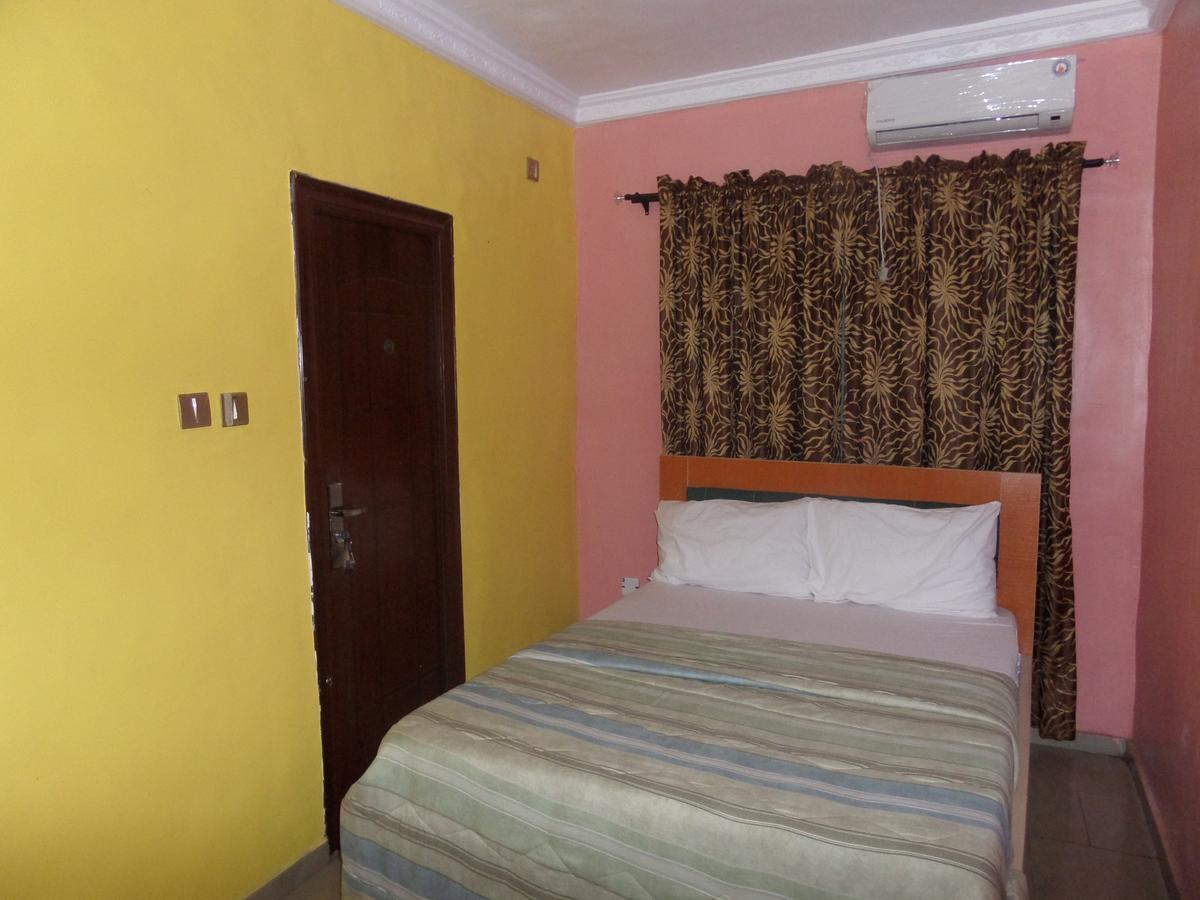 De-Zone Hotel Ikotun Exterior foto
